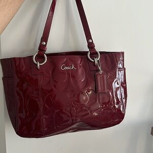 Patent leather coach bag / shoulder bag / burgundy / maroon